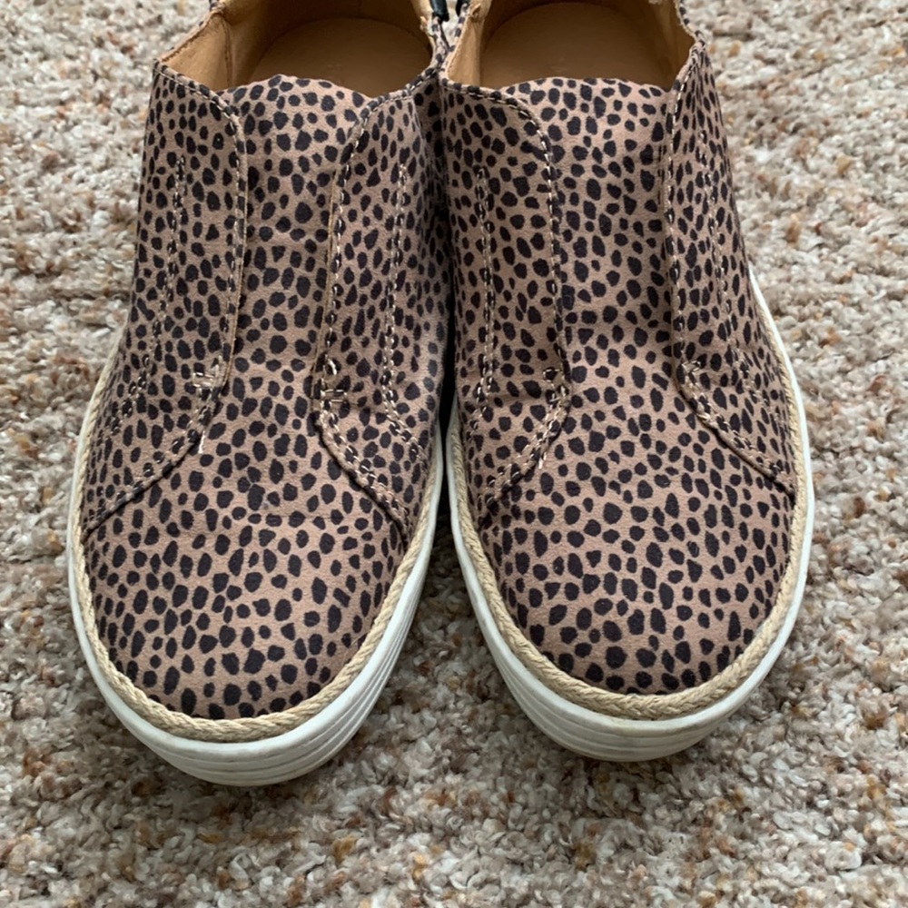 Universal Thread Sneakers - Picture 3 of 4